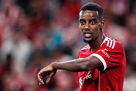 Isak's First Appearance Delivers Star Power Despite Evident Rust