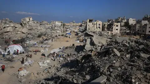 Israeli Tanks Advance into Major Gaza City Residential Area