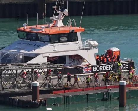UK Ministers Insist Migrant Returns Agreement with France Goes Ahead Despite Legal Challenge