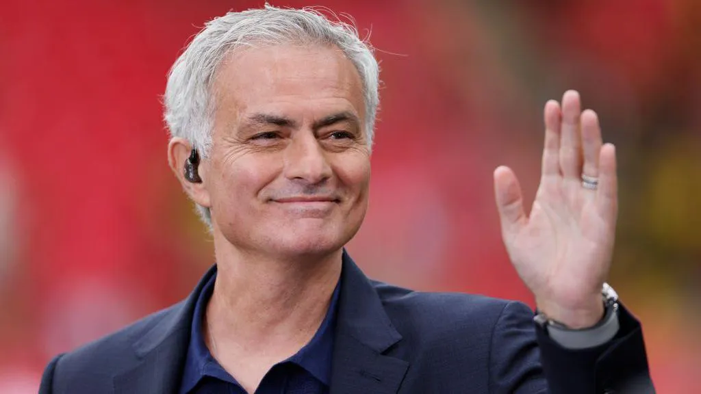 Which person says not to this Portuguese giant? - Mourinho touches down for talks
