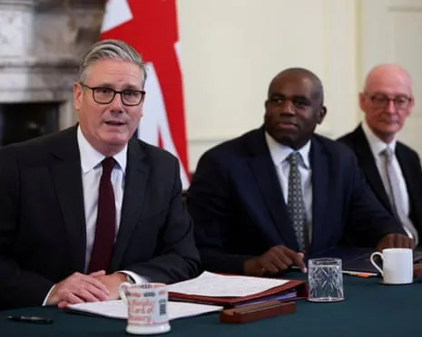Starmer Presides Over Government Meeting Amid Rising Strains Following Exit of Senior Adviser
